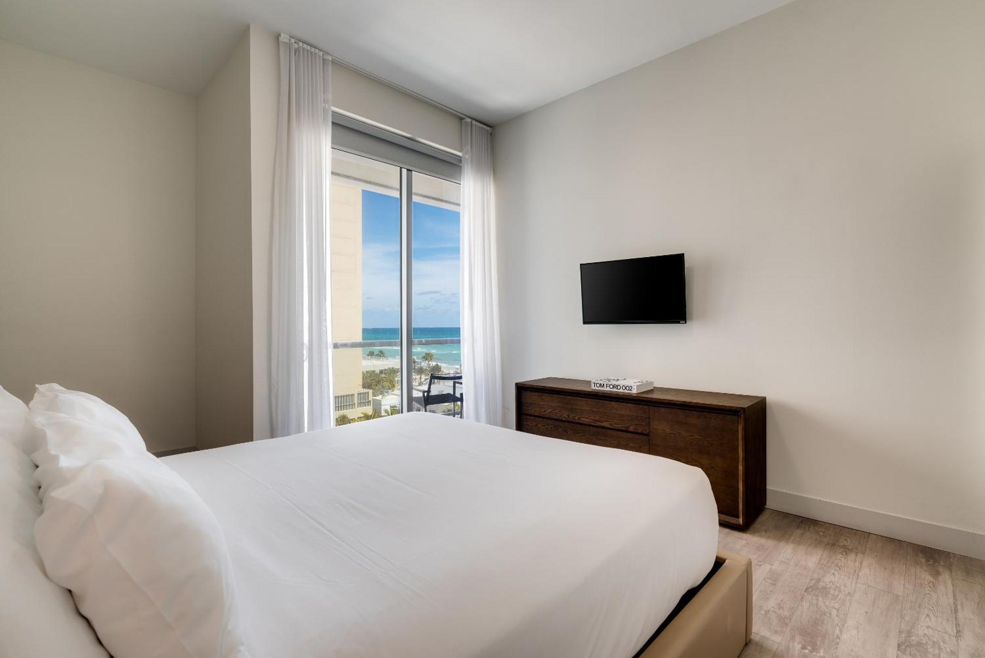 Costa Hollywood Beach Resort - An All Suite Hotel Esterno foto